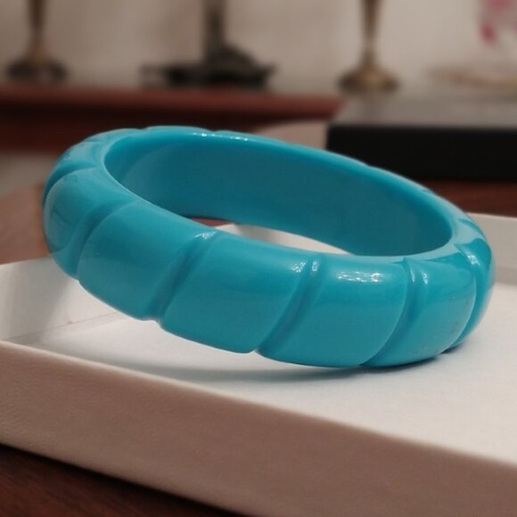 Vintage 1950"s Bakelite Blue Carved Bracelet Bangle - Picture 3 of 3